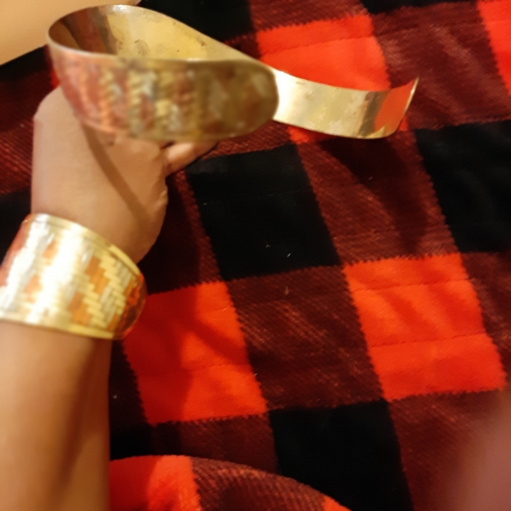 Chocker & Bracelet - Picture 4 of 9